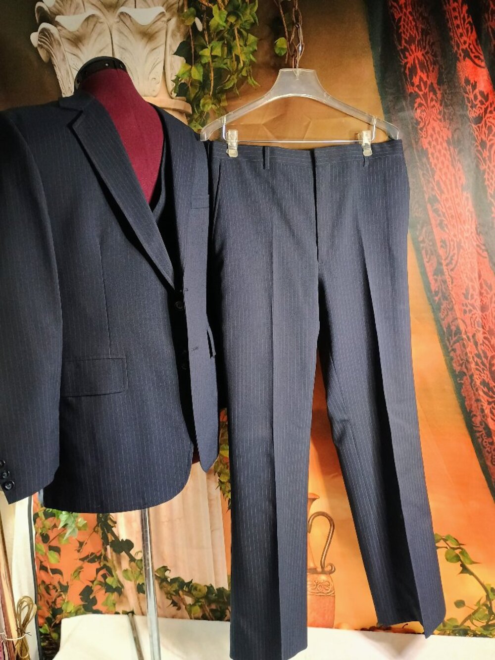 VTG 1980s Macy's Men's Store 3-Piece Suit Size 40R 34W Navy Pinstripe Formal